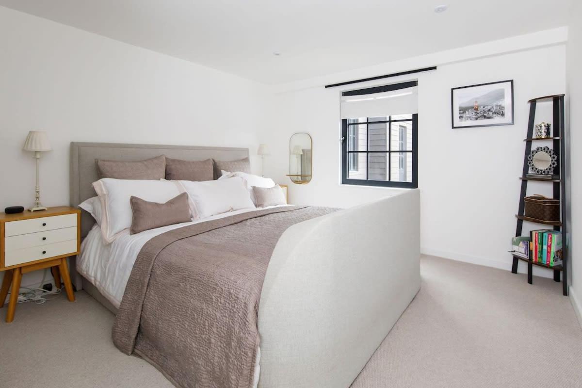 Stylish City Centre Apartment With Sauna Chichester Exterior foto
