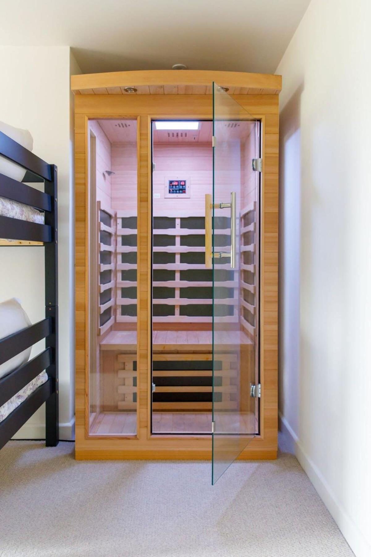 Stylish City Centre Apartment With Sauna Chichester Exterior foto
